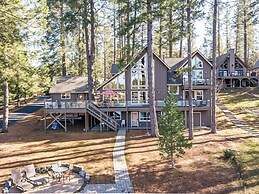 Casa Cassaretto - This Beautiful Lakefront Home is Only 50 yards from 