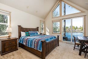 Casa Cassaretto - This Beautiful Lakefront Home is Only 50 yards from 