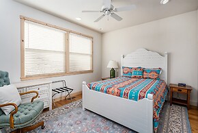 Casa Cassaretto - This Beautiful Lakefront Home is Only 50 yards from 