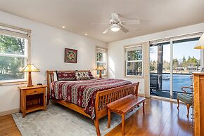 Casa Cassaretto - This Beautiful Lakefront Home is Only 50 yards from 