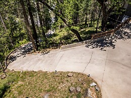 Miner's Claim by Yosemite Region Resorts