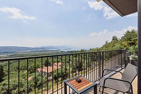 Bayview Hills Luxury Residences