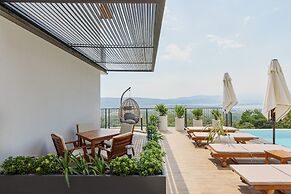 Bayview Hills Luxury Residences