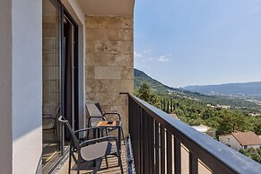 Bayview Hills Luxury Residences