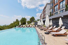 Bayview Hills Luxury Residences