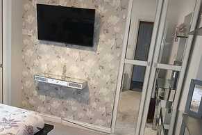 Beach Apartment - Sleeps 4, Garden & Parking