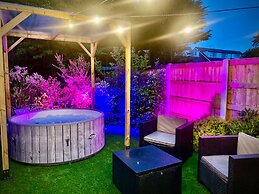 Remarkable 3-bed Hot Tub House in Blackpool