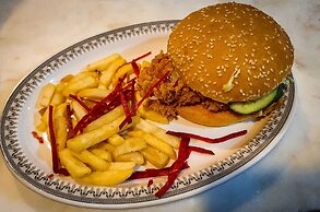 Tikkala Regency Hotel And Restaurant