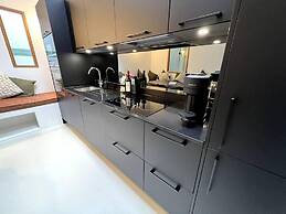 Design led 1 Bedroom Flat in Buzzing Queens Park