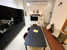 Design led 1 Bedroom Flat in Buzzing Queens Park