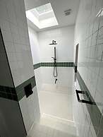 Design led 1 Bedroom Flat in Buzzing Queens Park