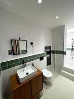 Design led 1 Bedroom Flat in Buzzing Queens Park