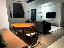 Design led Duplex Apartment in Buzzing Queens Park