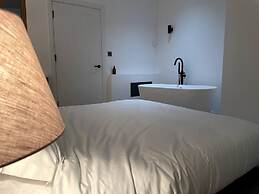 Design led Duplex Apartment in Buzzing Queens Park