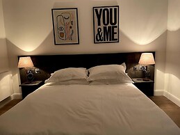 Design led Duplex Apartment in Buzzing Queens Park