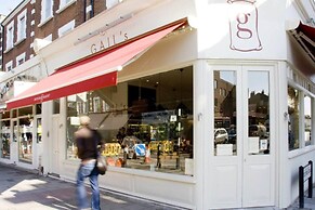 Design led Duplex Apartment in Buzzing Queens Park