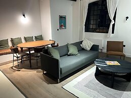 Design led Duplex Apartment in Buzzing Queens Park