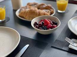 Design led Duplex Apartment in Buzzing Queens Park