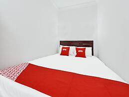 OYO 90572 J Hotel Masjid India