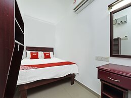 OYO 90572 J Hotel Masjid India