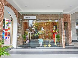 OYO 90572 J Hotel Masjid India