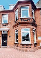 Stunning 8-bed House With Sea & Beach Views