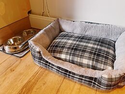 Stunning 8-bed House With Sea & Beach Views