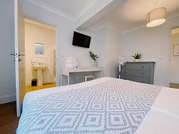 Stunning 8-bed House With Sea & Beach Views