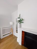 Stunning 8-bed House With Sea & Beach Views