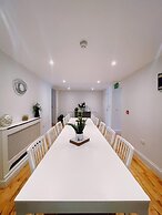 Stunning 8-bed House With Sea & Beach Views