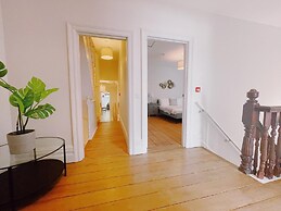 Stunning 8-bed House With Sea & Beach Views