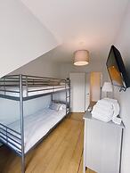 Stunning 8-bed House With Sea & Beach Views