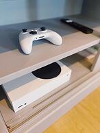 Stunning 8-bed House With Sea & Beach Views