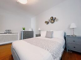 Stunning 8-bed House With Sea & Beach Views