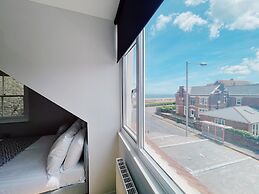 Stunning 8-bed House With Sea & Beach Views