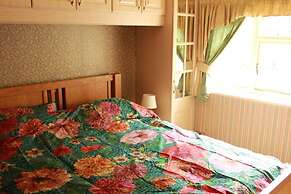 Colourful Forest of Dean Pikehouse