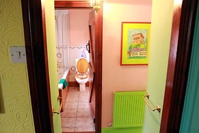 Colourful Forest of Dean Pikehouse