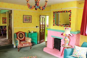 Colourful Forest of Dean Pikehouse