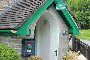 Colourful Forest of Dean Pikehouse