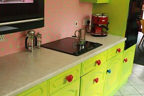 Colourful Forest of Dean Pikehouse