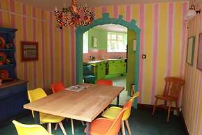 Colourful Forest of Dean Pikehouse