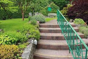 Colourful Forest of Dean Pikehouse