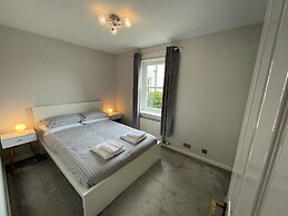 Beautiful 2-bed Apartment in Renfrew