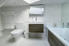 Charming 2-bed Apt With 2 Bathtub Central London