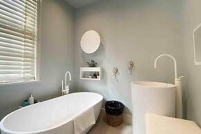 Charming 2-bed Apt With 2 Bathtub Central London
