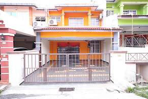 OYO Homes 90575 C.k Bahau Homestay