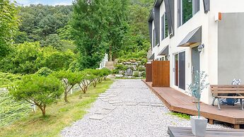 Gapyeong Gamseong216 Poolvilla Pension