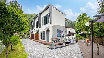 Gapyeong Gamseong216 Poolvilla Pension