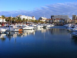 Iconic Apartment with 2 bedrooms & full kitchen 2 Apts by RedAwning