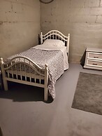 N Gladstone Rental Minutes to Downtown Perfect for Families or Busines